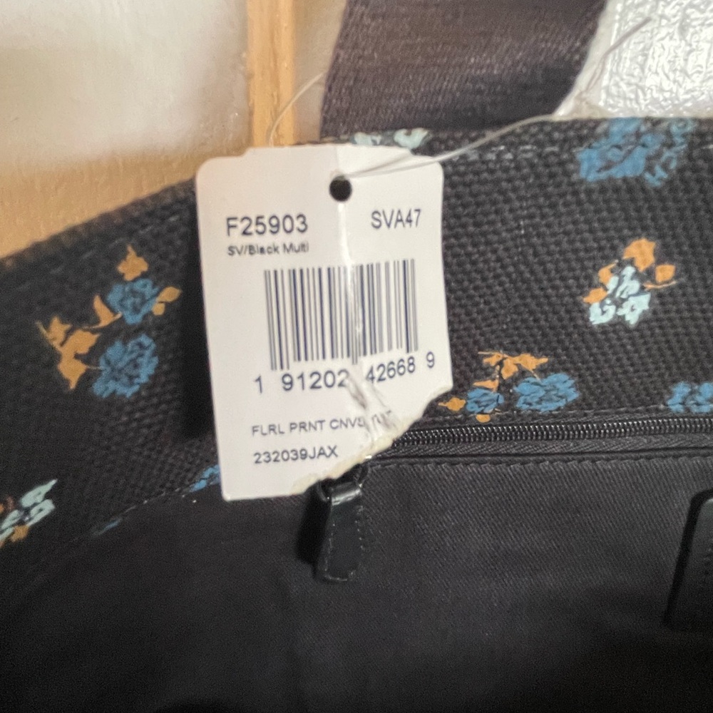 Beautiful Coach bag. this bag is on eBay for $139 I will match that price - Picture 11 of 16